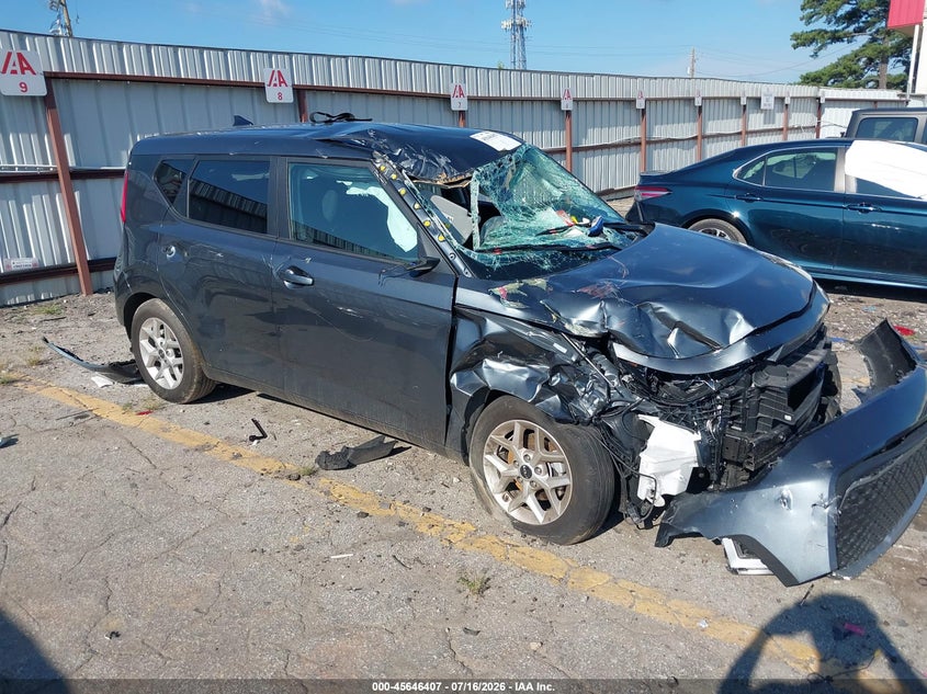 Photo of the 2025 KIA SOUL LX