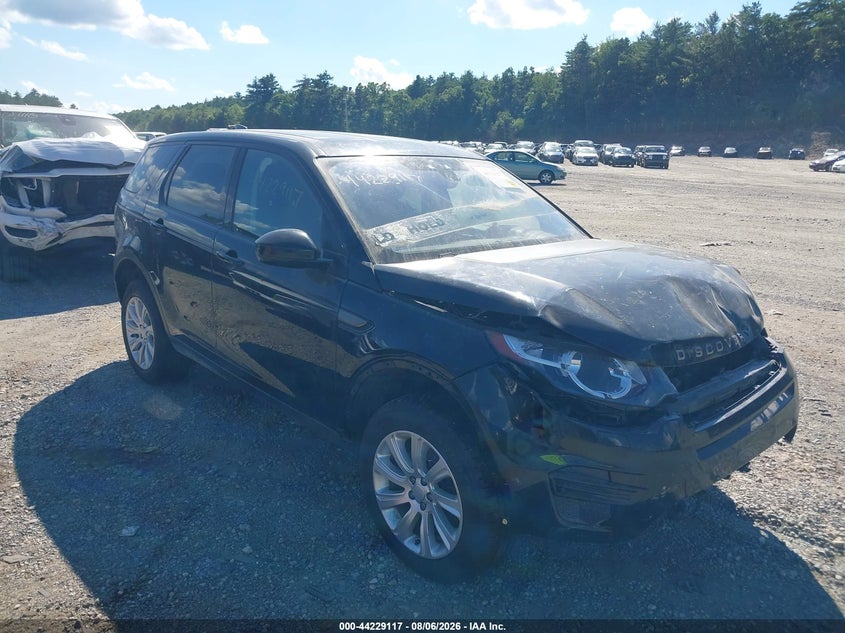 Photo of the 2017 LAND ROVER DISCOVERY SPORT SE