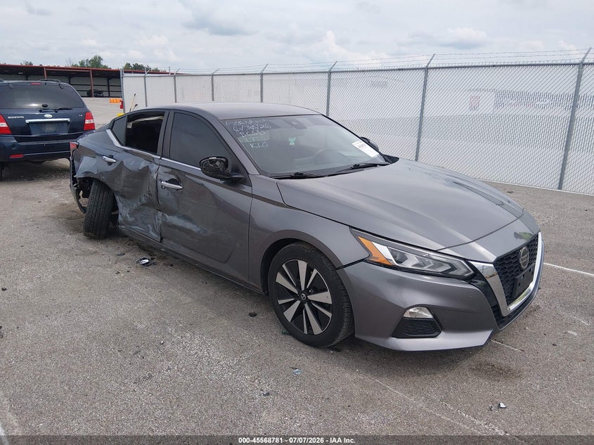 Photo of the 2022 NISSAN ALTIMA SV FWD
