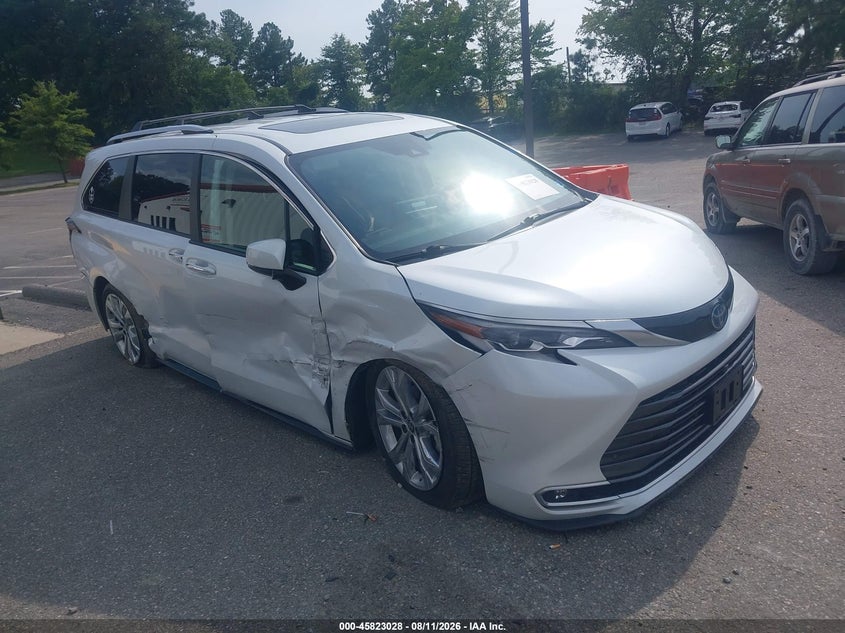 Photo of the 2022 TOYOTA SIENNA PLATINUM