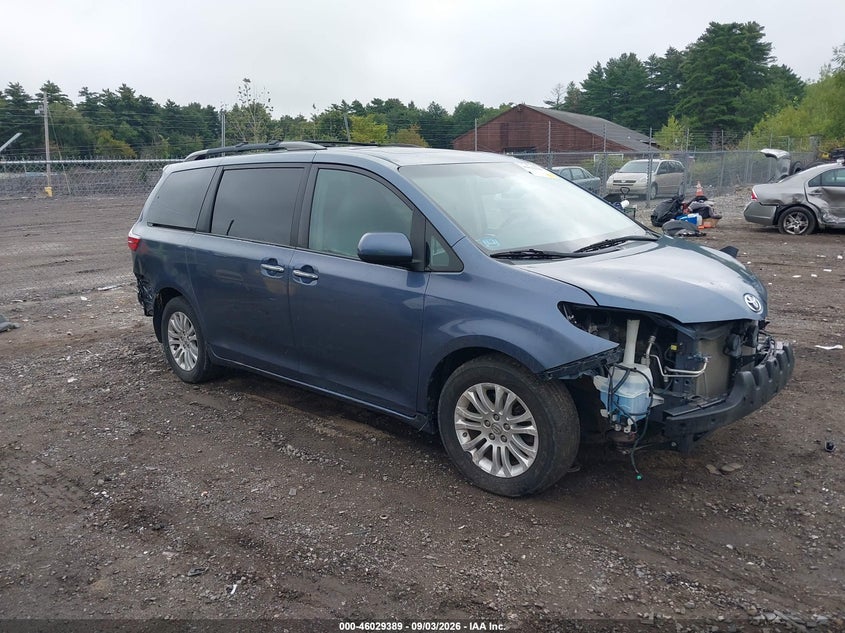 Photo of the 2015 TOYOTA SIENNA XLE 8 PASSENGER