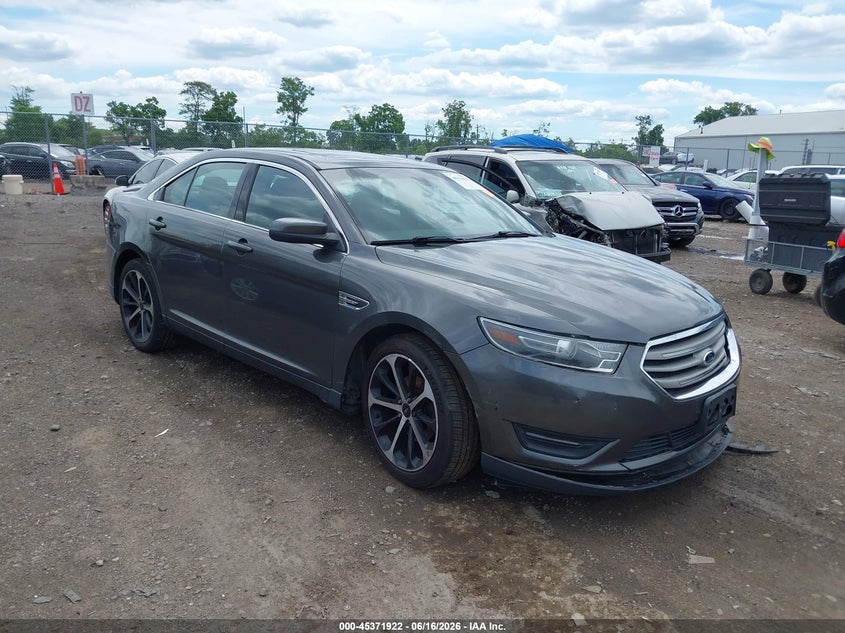 Photo of the 2015 FORD TAURUS SEL