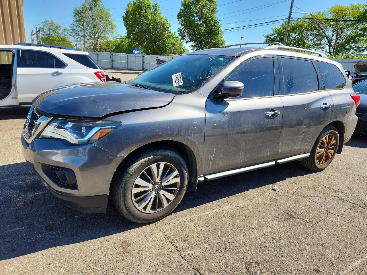 Photo of the 2017 NISSAN PATHFINDER SV