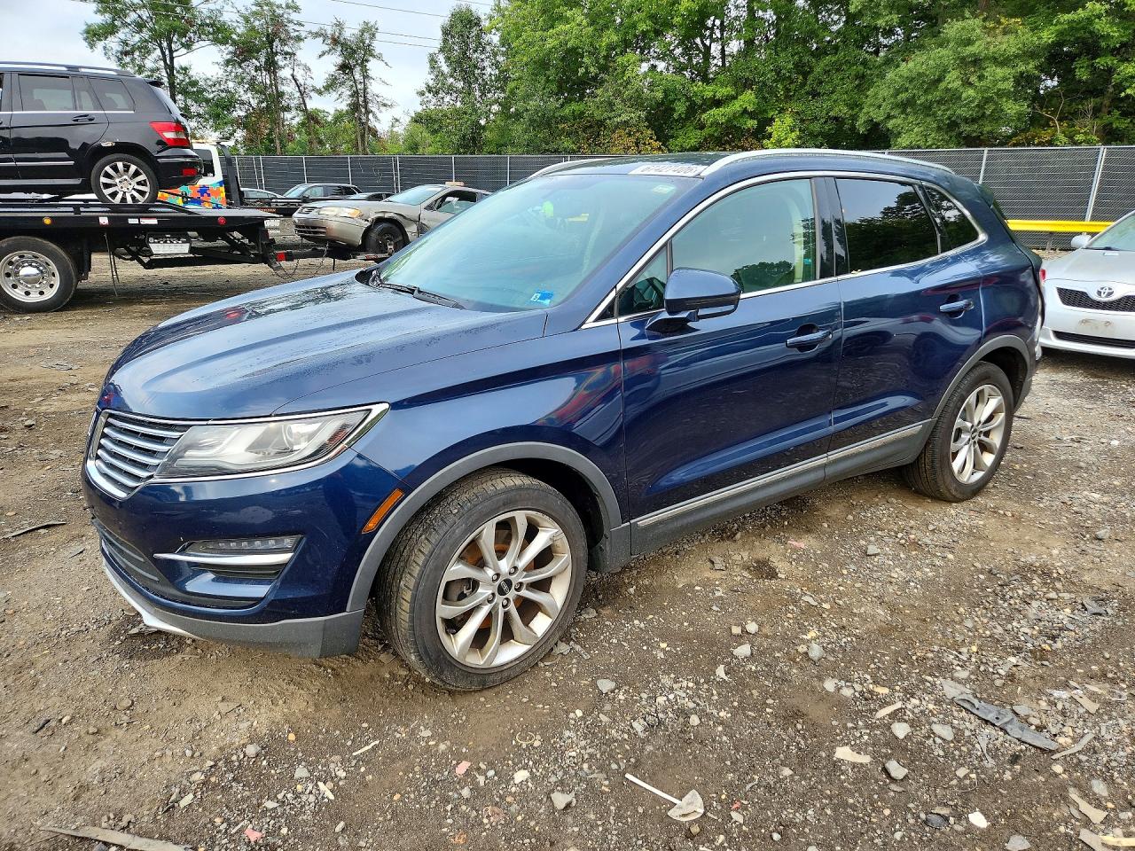 Photo of the 2017 LINCOLN MKC SELECT