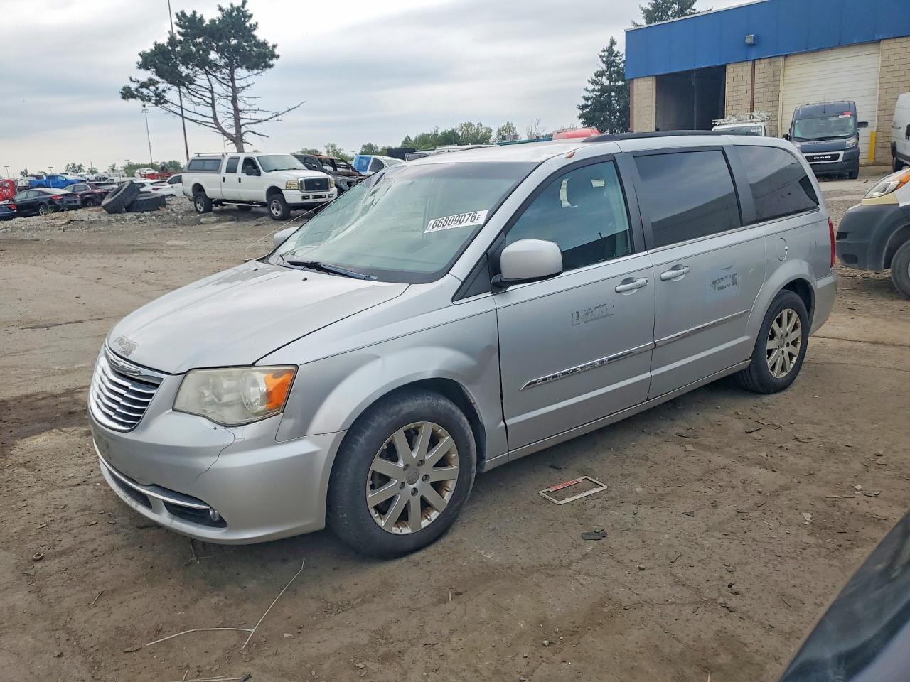 Photo of the 2012 CHRYSLER TOWN & CNT