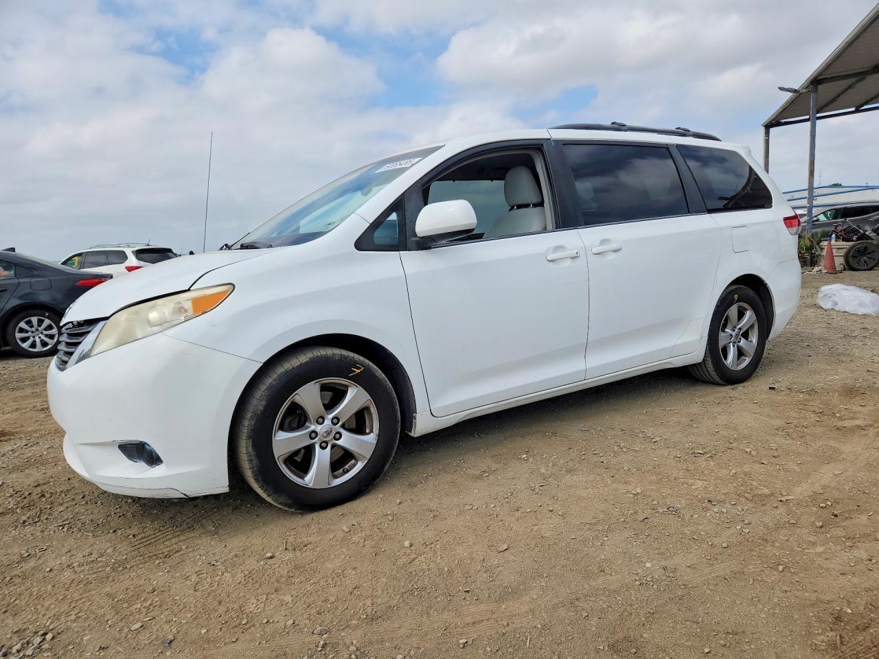 Photo of the 2013 TOYOTA SIENNA LE