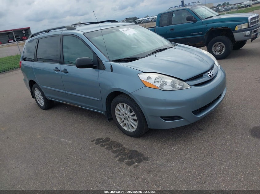 Photo of the 2007 TOYOTA SIENNA CE
