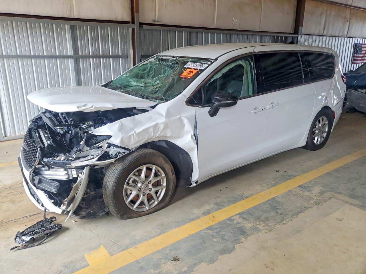 Photo of the 2024 CHRYSLER PACIFICA TOURING L
