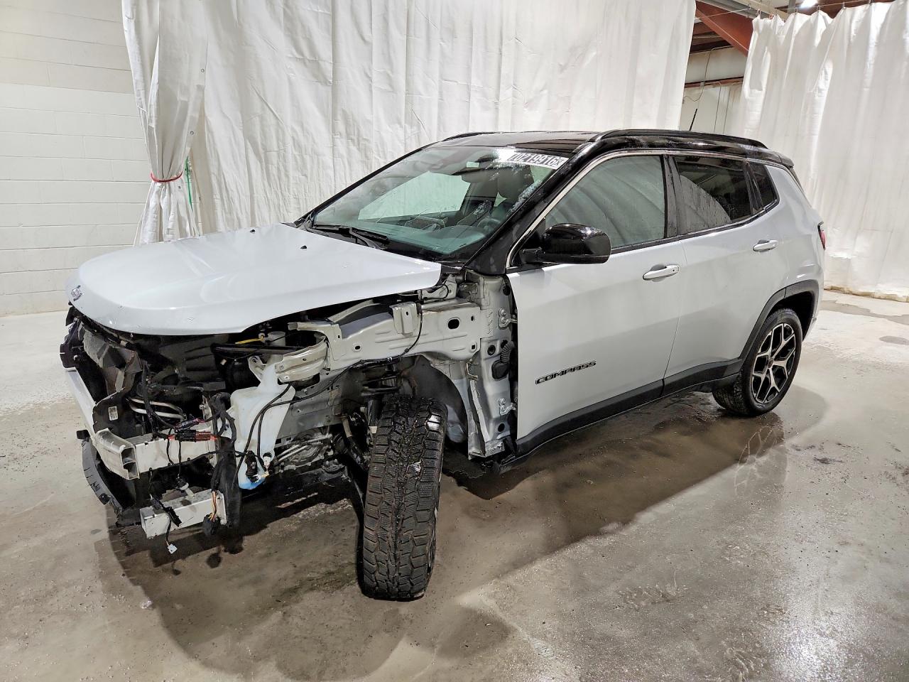 Photo of the 2025 JEEP COMPASS LIMITED
