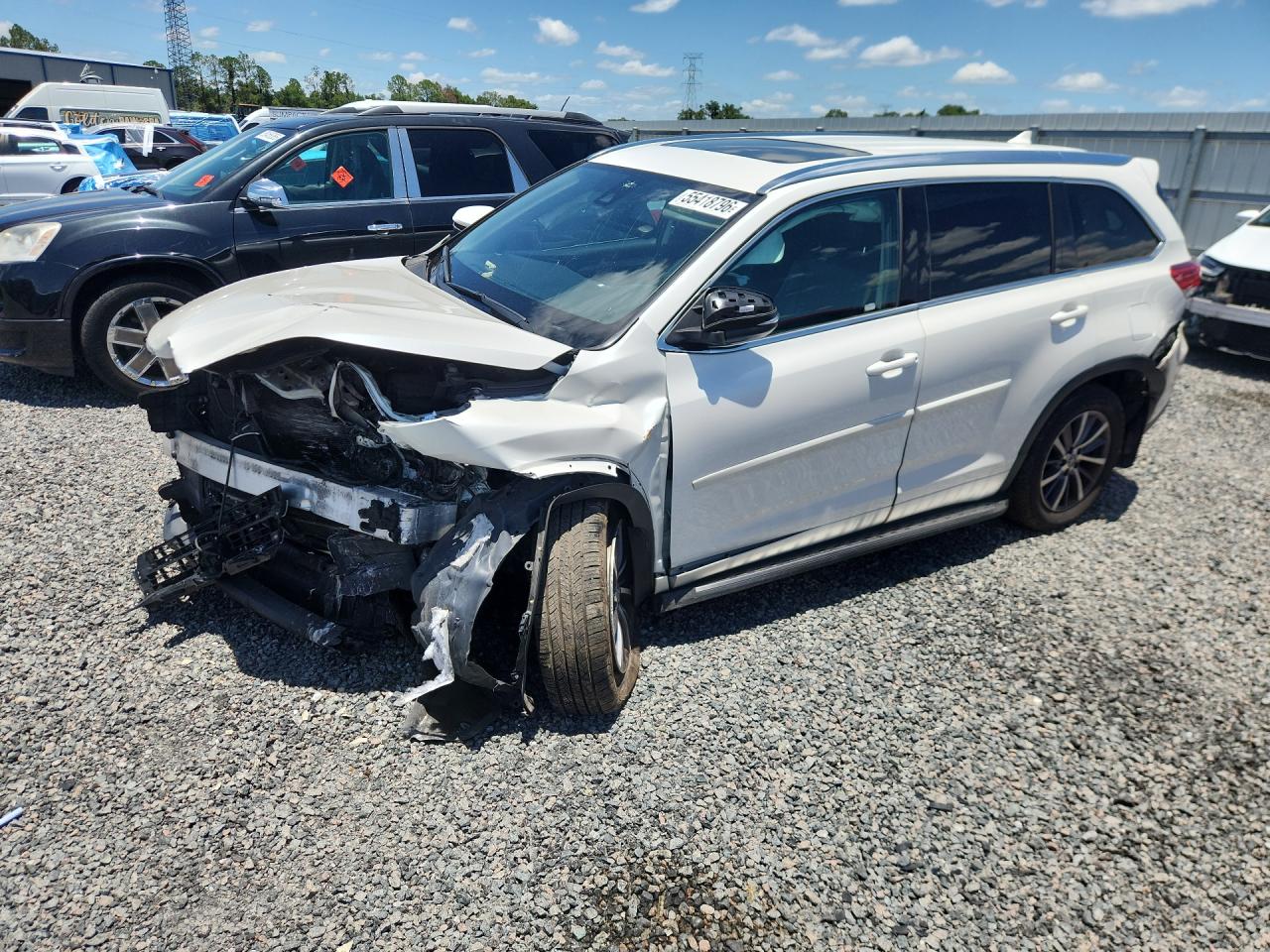 Photo of the 2017 TOYOTA HIGHLANDER XLE