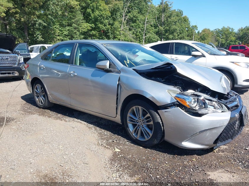 Photo of the 2015 TOYOTA CAMRY SE