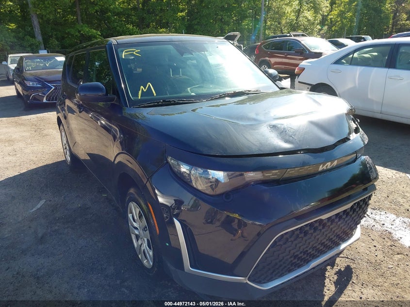 Photo of the 2023 KIA SOUL LX