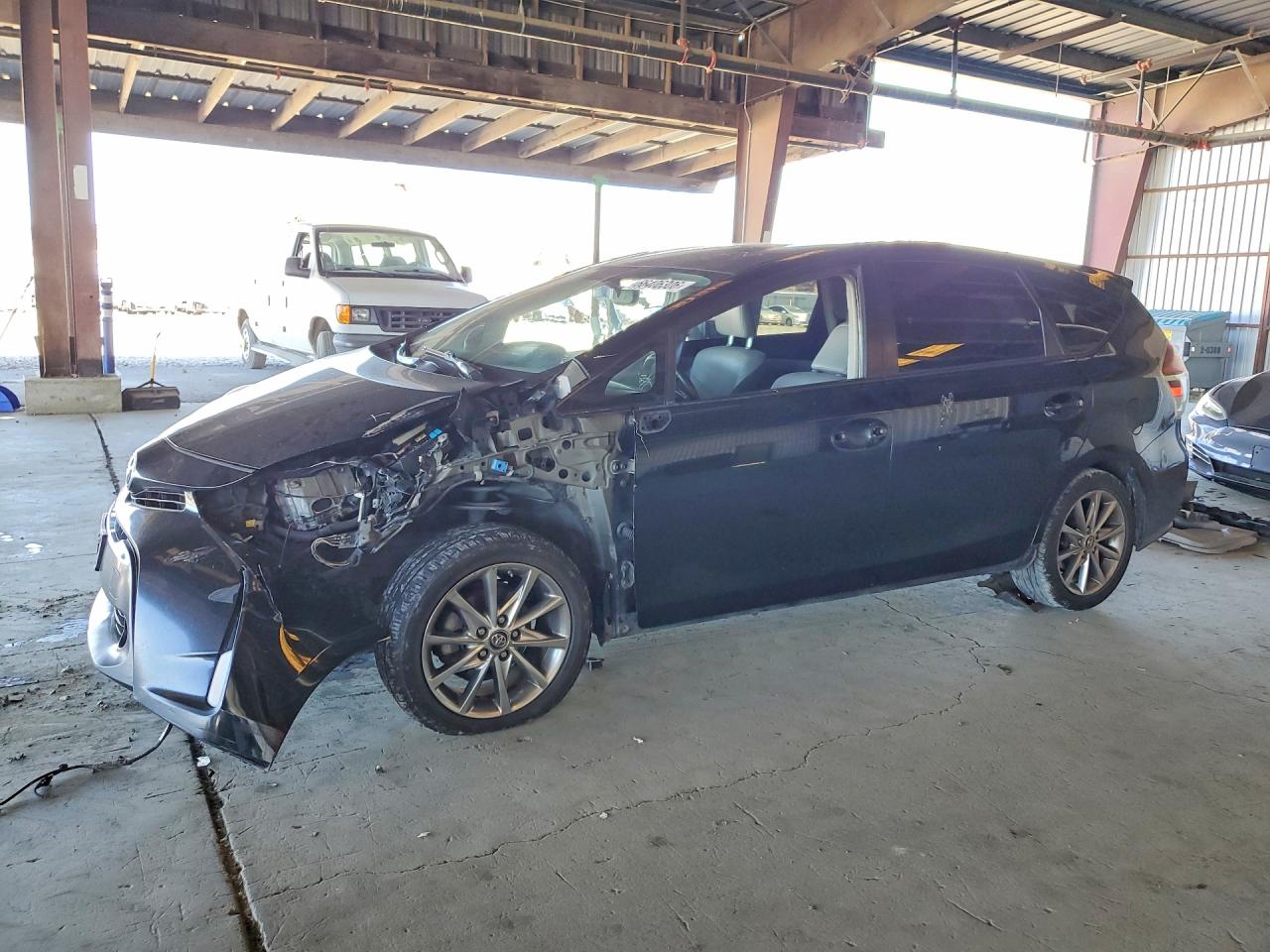 Photo of the 2016 TOYOTA PRIUS V FIVE