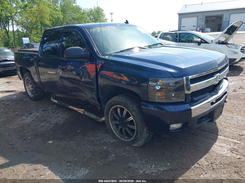 Photo of the 2011 CHEVROLET SILVERADO 1500 LT