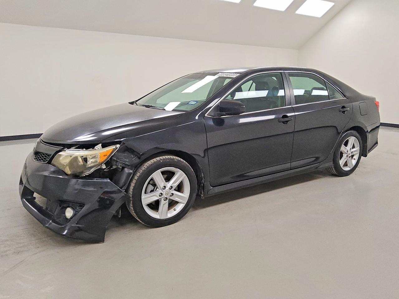 Photo of the 2014 TOYOTA CAMRY SE