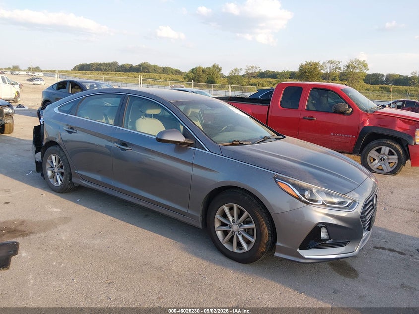 Photo of the 2018 HYUNDAI SONATA SE