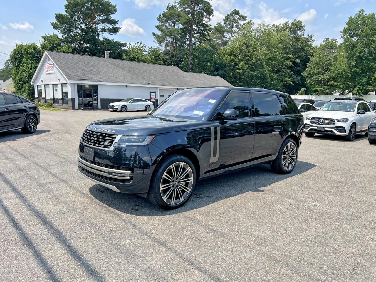 Photo of the 2023 LAND ROVER RANGE ROVER SE