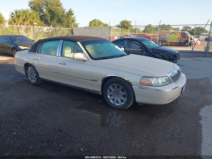 Photo of the 2003 LINCOLN TOWN CAR CARTIER