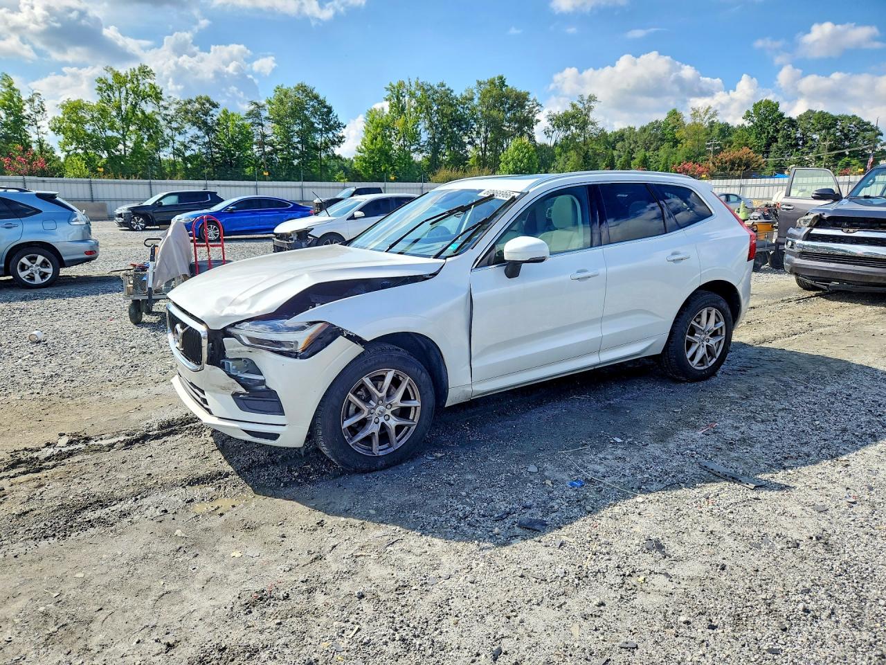 Photo of the 2020 VOLVO XC60 T5 MOMENTUM