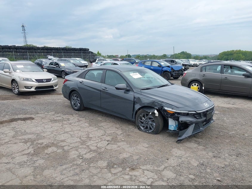 Photo of the 2024 HYUNDAI ELANTRA SEL