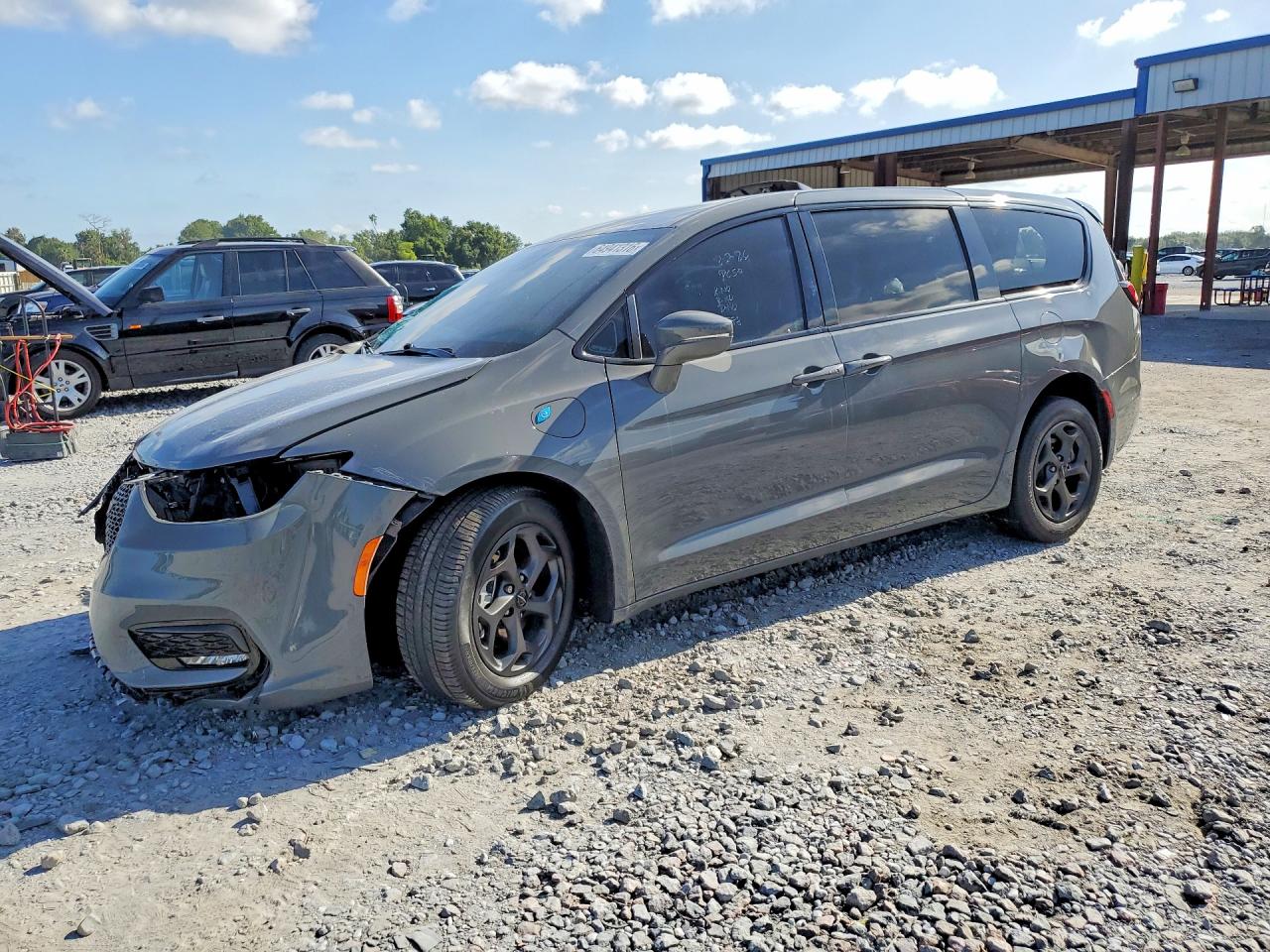 Photo of the 2022 CHRYSLER PACIFICA HYBRID TOURING L