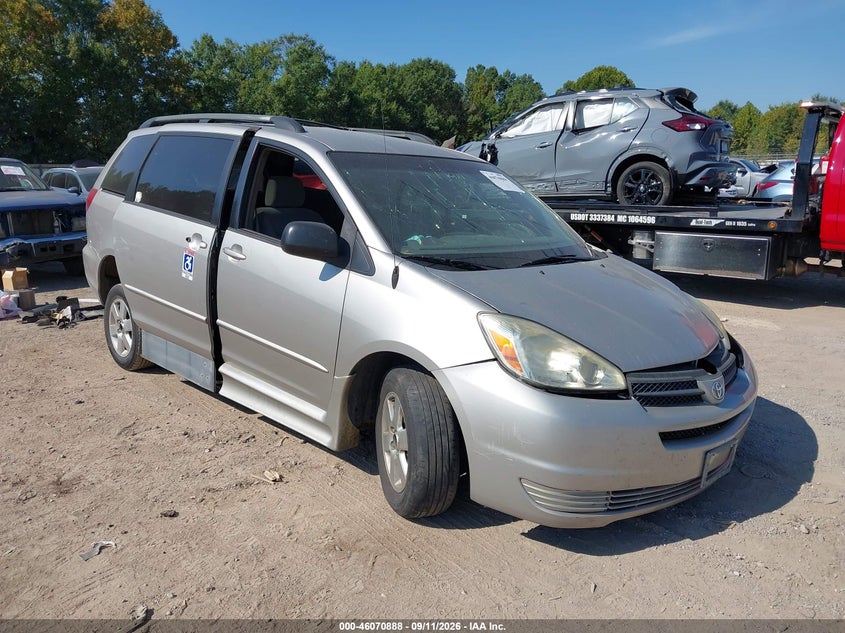 Photo of the 2004 TOYOTA SIENNA LE
