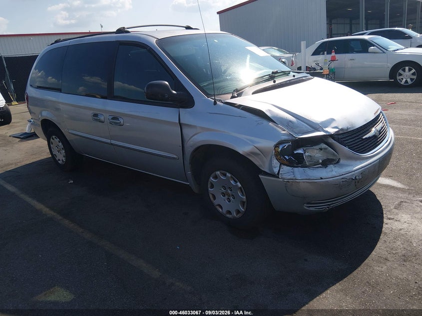 Photo of the 2002 CHRYSLER TOWN & COUNTRY LX
