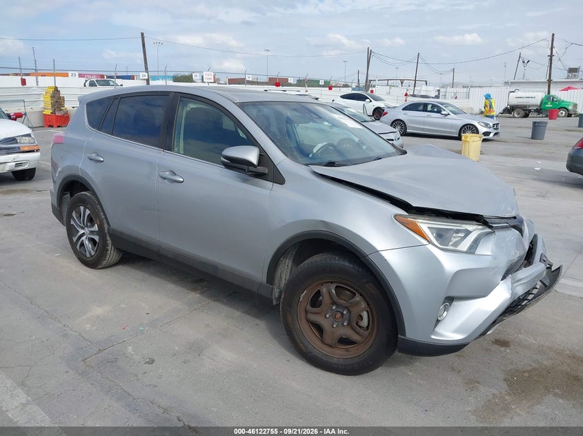 Photo of the 2018 TOYOTA RAV4 XLE