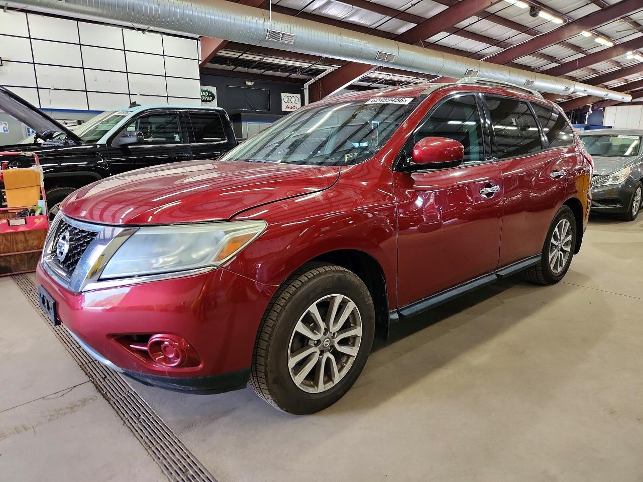 Photo of the 2014 NISSAN PATHFINDER SV