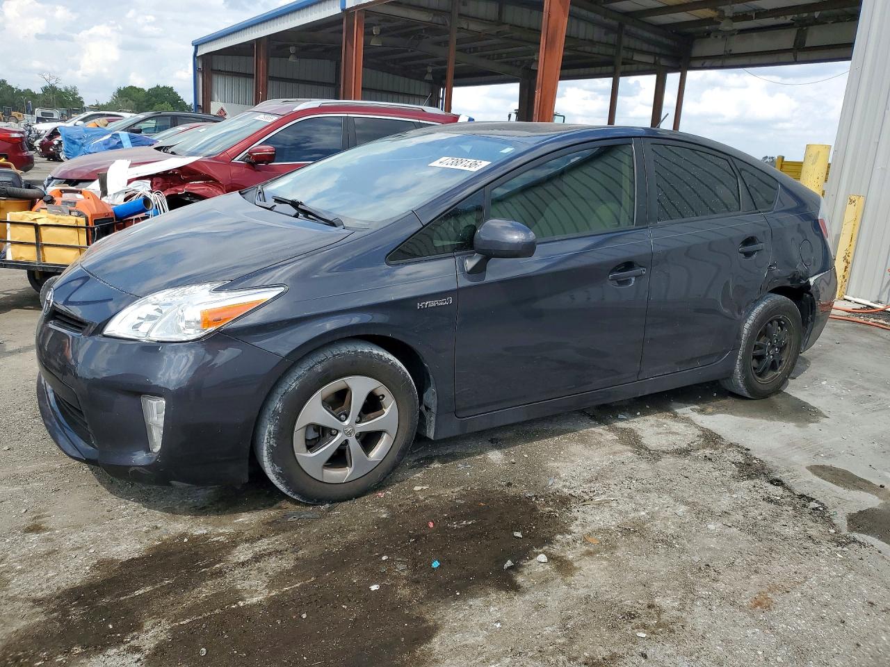 Photo of the 2014 TOYOTA PRIUS THREE