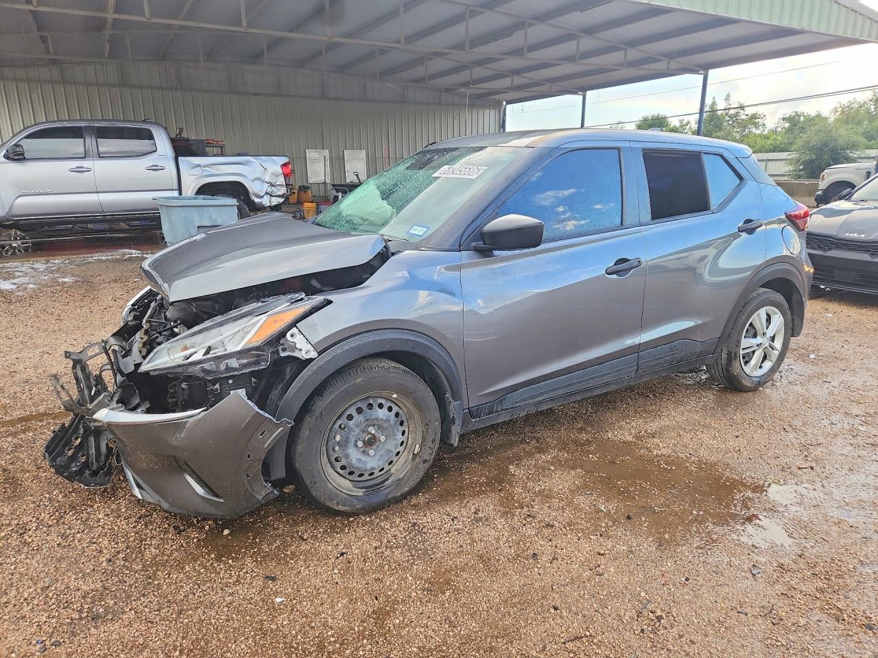 Photo of the 2025 NISSAN KICKS PLAY S