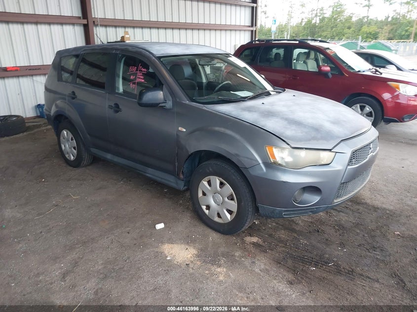Photo of the 2010 MITSUBISHI OUTLANDER ES