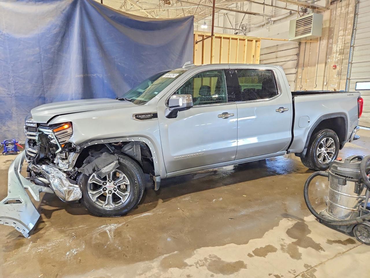 Photo of the 2025 GMC SIERRA K1500 SLT