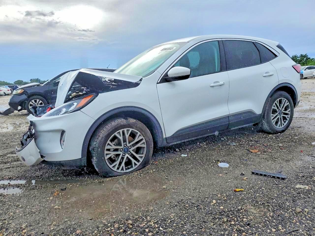 Photo of the 2022 FORD ESCAPE SEL