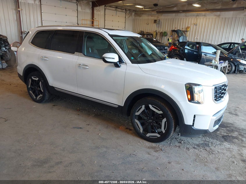 Photo of the 2024 KIA TELLURIDE S