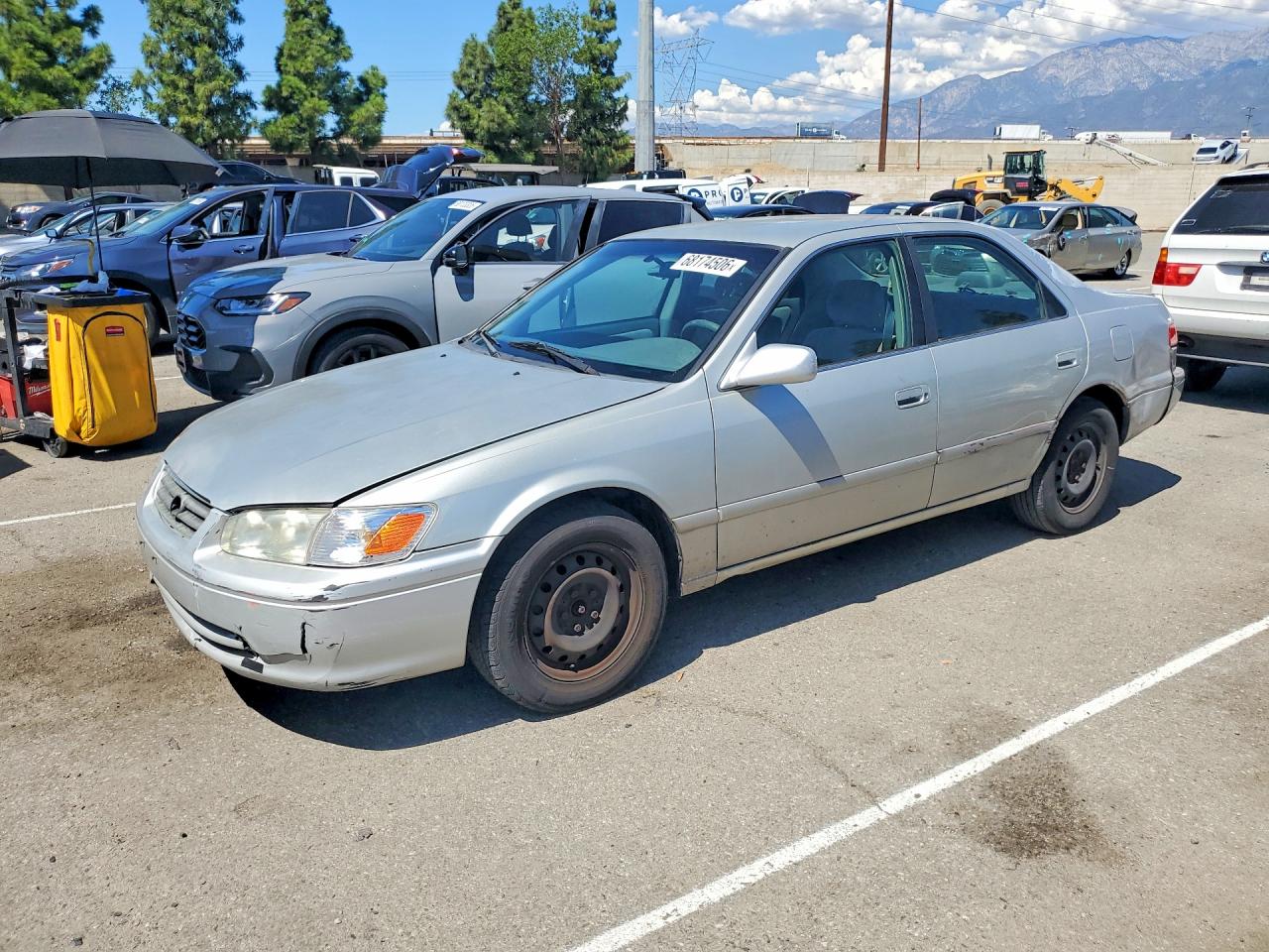 Photo of the 2001 TOYOTA CAMRY LE