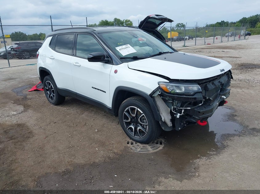 Photo of the 2024 JEEP COMPASS TRAILHAWK 4X4
