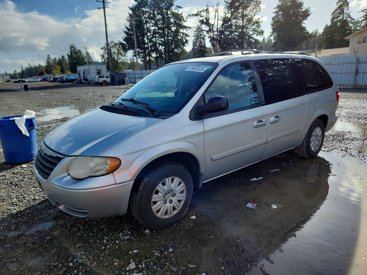 Photo of the 2006 CHRYSLER TOWN & COUNTRY LX