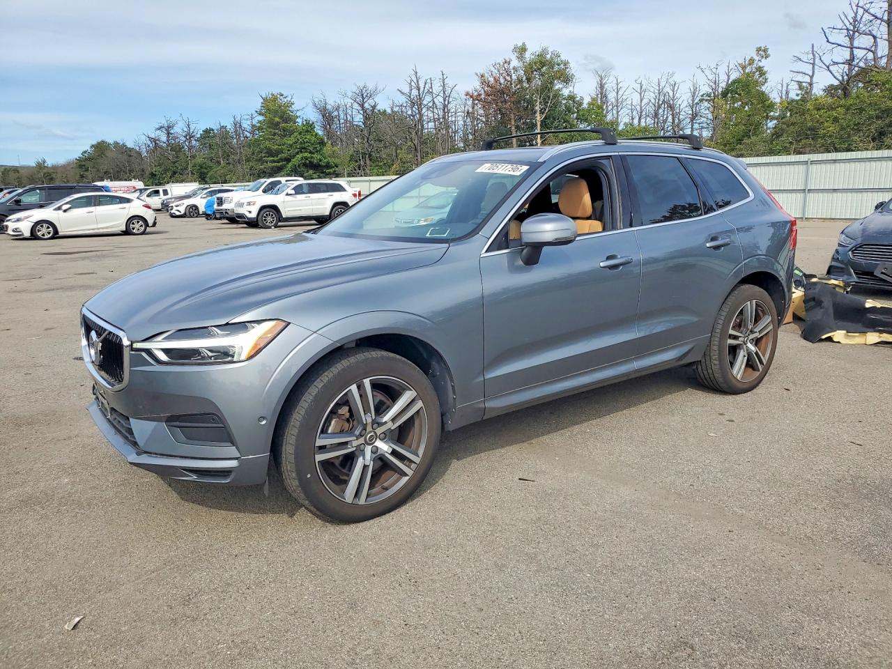 Photo of the 2018 VOLVO XC60 T6 MOMENTUM