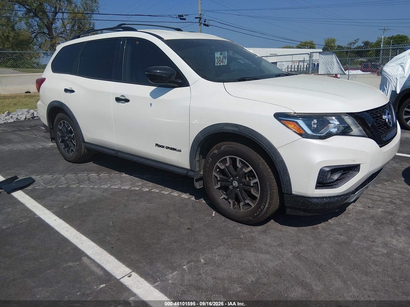 Photo of the 2019 NISSAN PATHFINDER SV