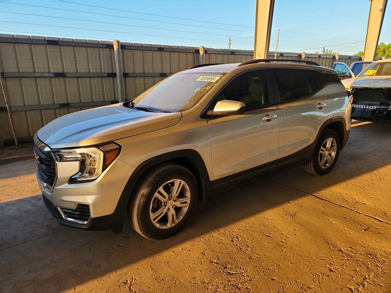 Photo of the 2022 GMC TERRAIN SLE