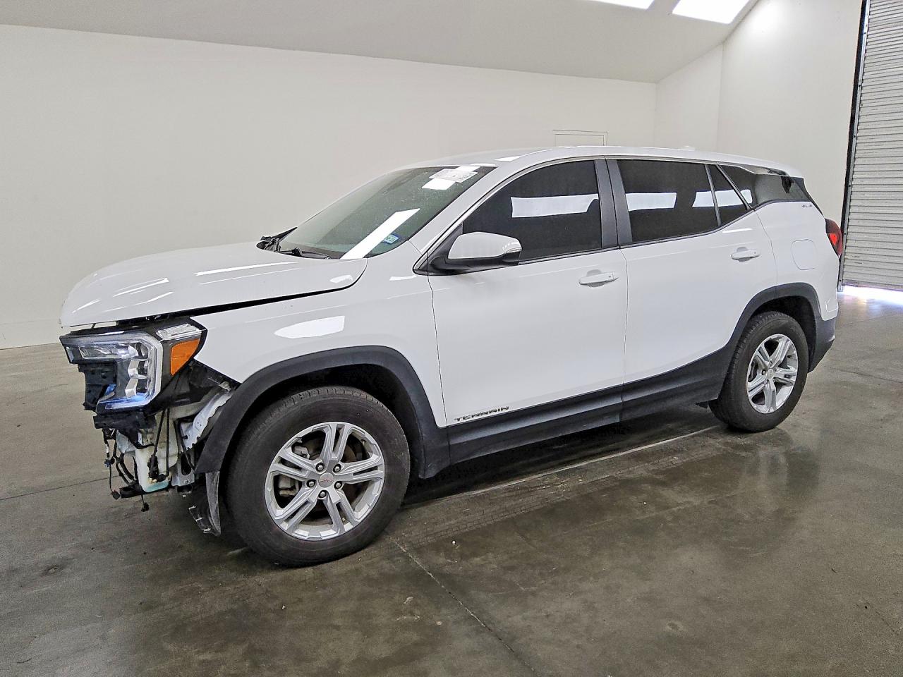 Photo of the 2024 GMC TERRAIN SLE