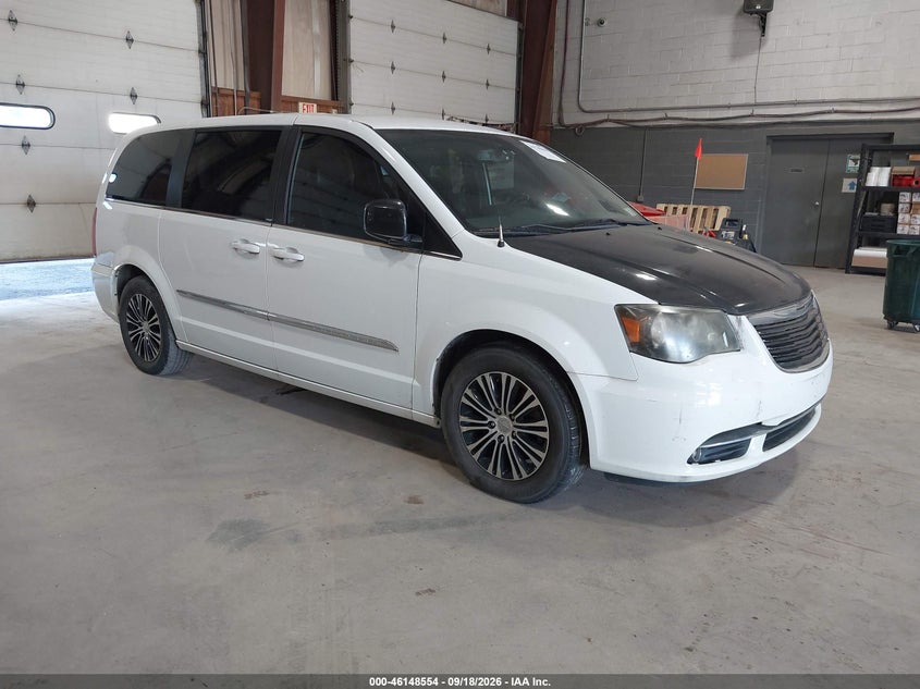 Photo of the 2014 CHRYSLER TOWN & COUNTRY S