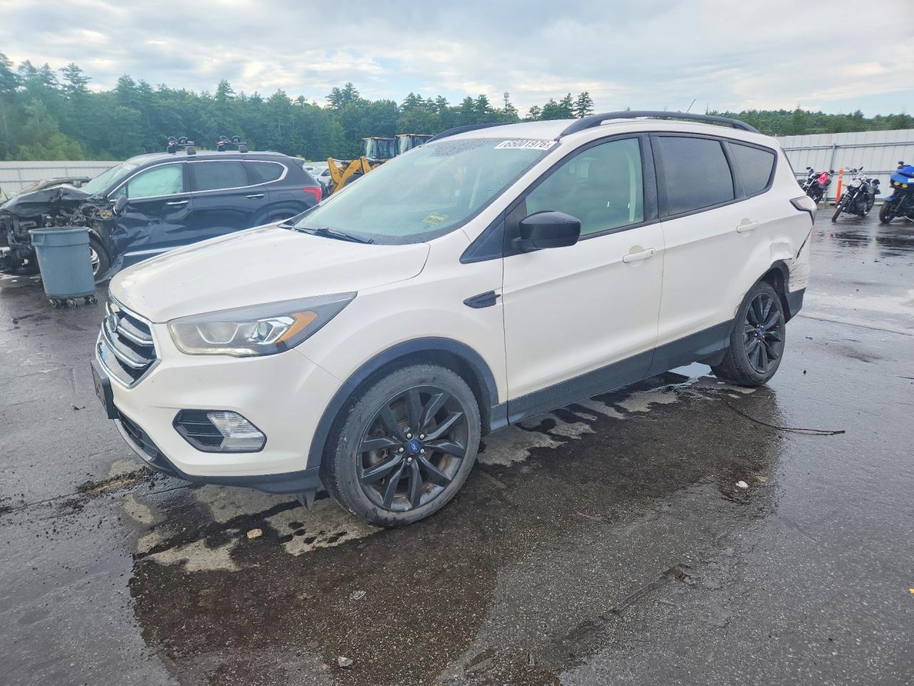 Photo of the 2018 FORD ESCAPE SE