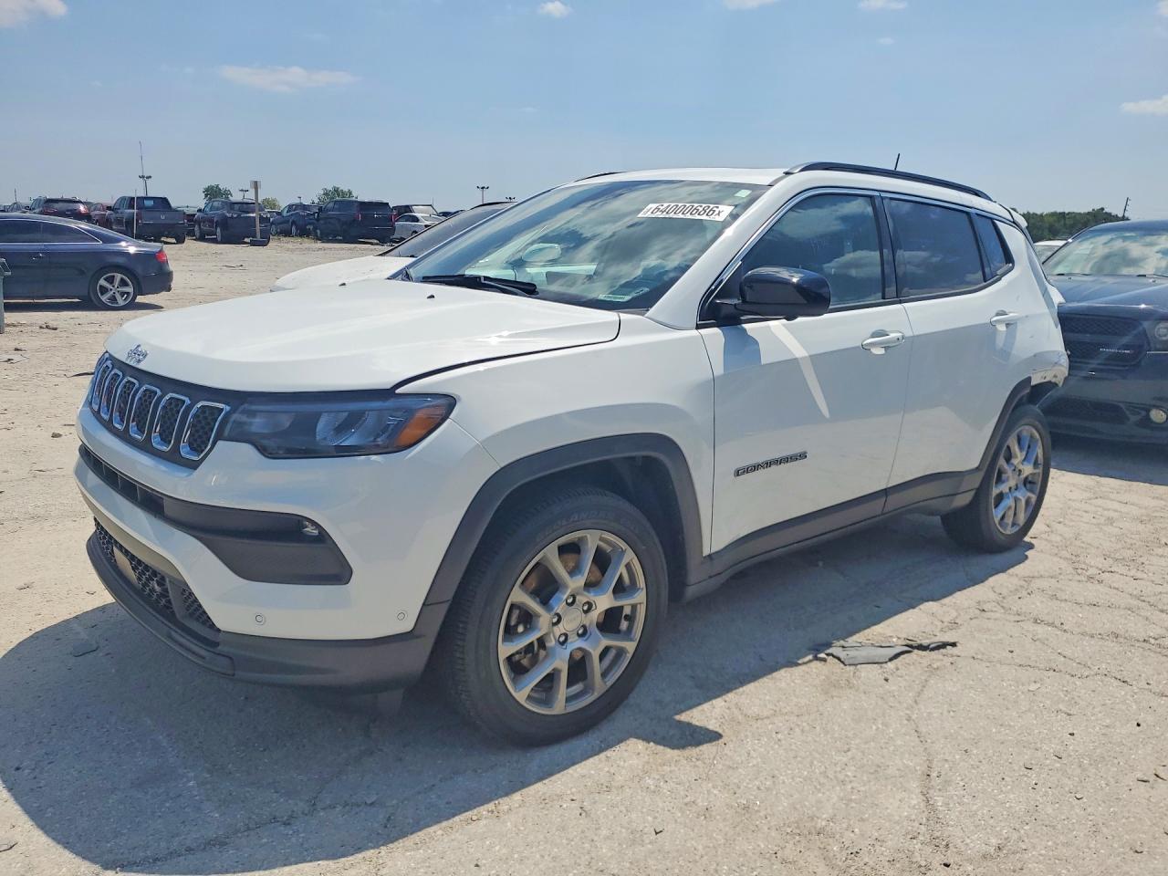Photo of the 2023 JEEP COMPASS LATITUDE LUX
