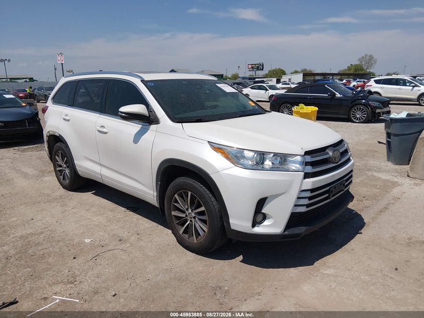 Photo of the 2018 TOYOTA HIGHLANDER XLE