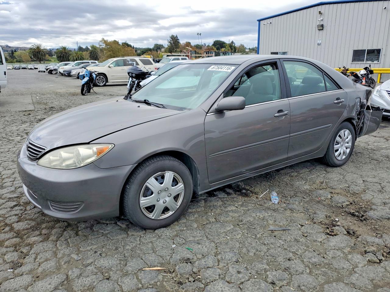Photo of the 2006 TOYOTA CAMRY LE