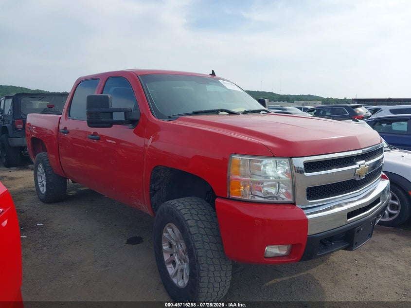 Photo of the 2011 CHEVROLET SILVERADO 1500 LT