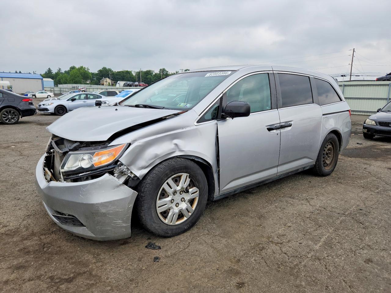Photo of the 2011 HONDA ODYSSEY LX