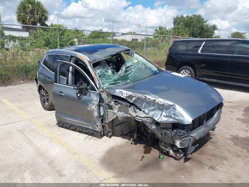 Photo of the 2018 VOLVO XC60 T6 MOMENTUM